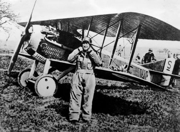 Ren Fonck Frances top fighter ace in front of the sturdy SPAD SXIII The - photo 9
