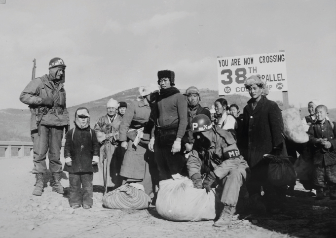 4 Korean refugees crossing the thirty-eighth parallel dividing the two Koreas - photo 6