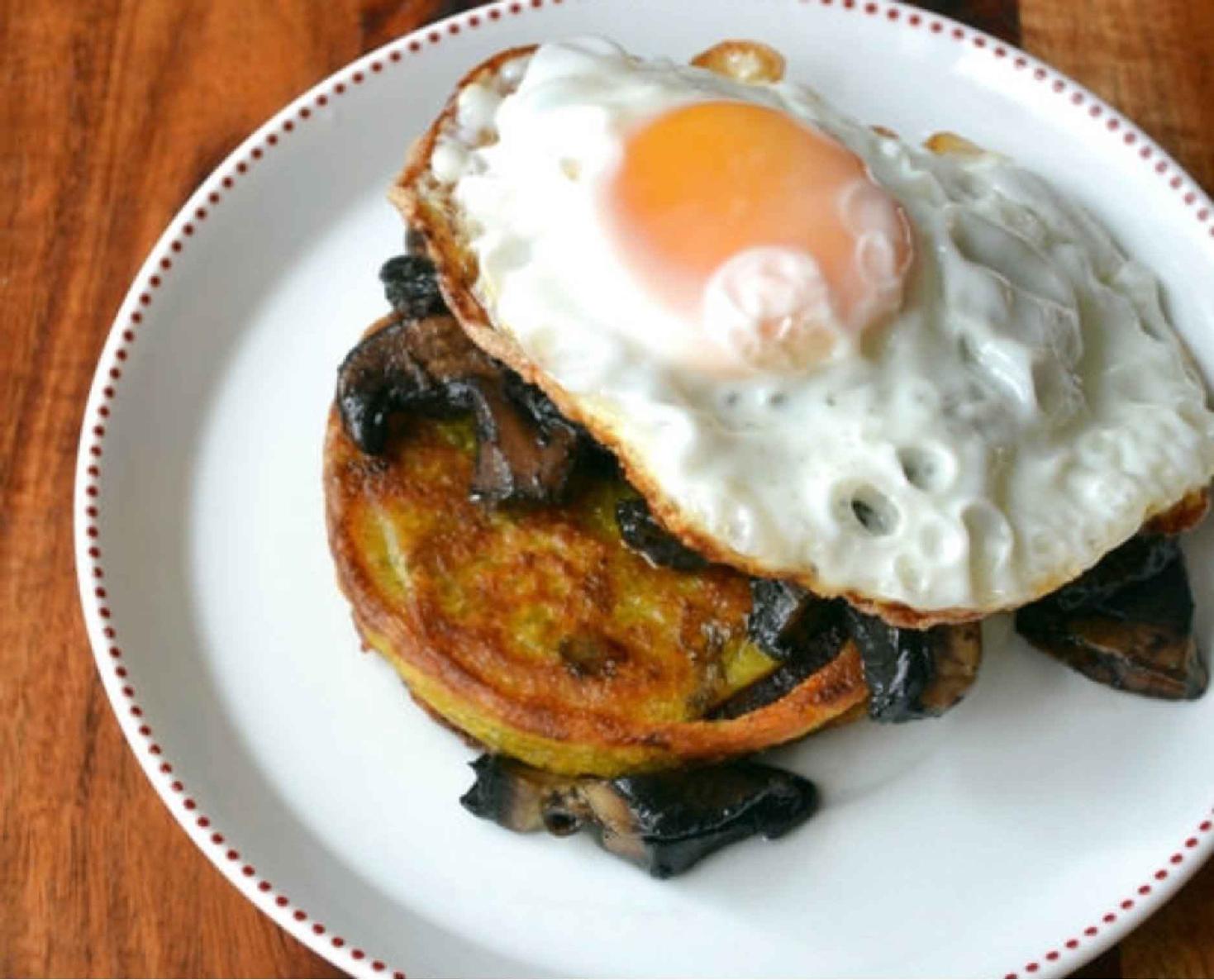 Serve these black pudding golden fritters with eggs sunny side up grilled - photo 6