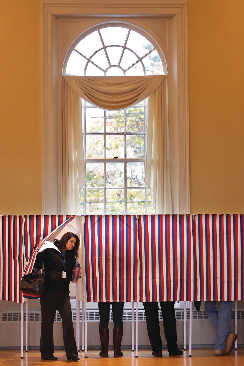 A woman in Maine exercises her right to vote during the 2014 elections - photo 2