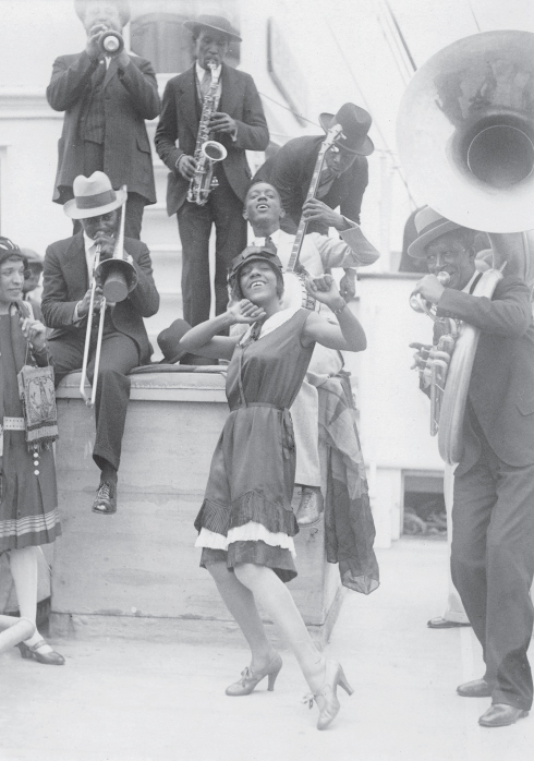 Sonny Clays Colored Idea arrive at Sydney Circular Quay 19 January 1928 Sam - photo 5