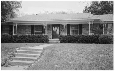 The Battaglias rented this Lake Highlands home before their first child was - photo 6