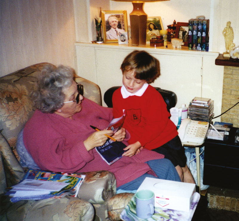 Here we see my wee purple blob of a gran wearing a cerise cardigan for once - photo 2