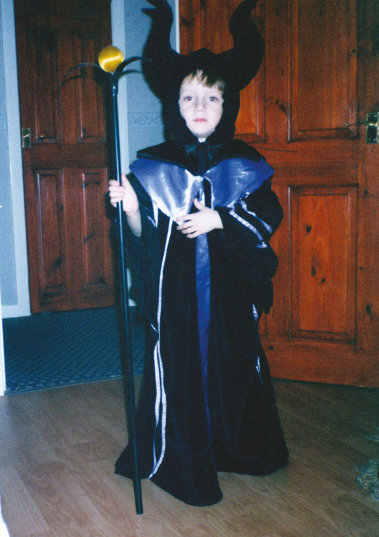 Angelina Jolie had nothing on me back in 2003 I was the OG Maleficent Thanks - photo 4