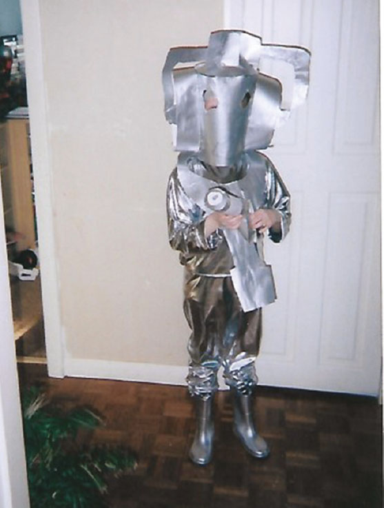 I didnt have designers back in the Halloween of 2004 my mum made the silver lam - photo 7