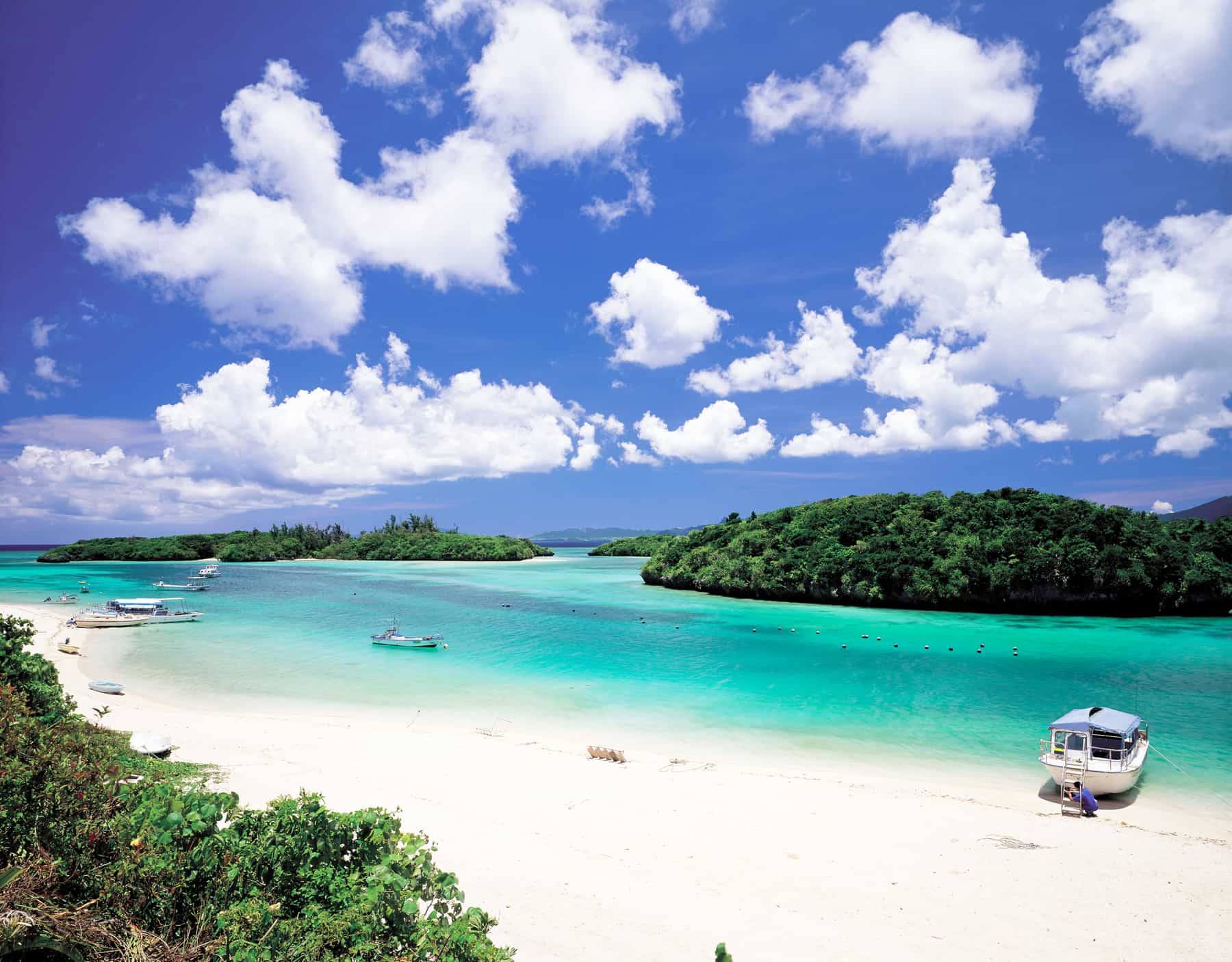 Alamy SUKUJI BEACH ISHIGAKI-JIMA Fact file Japan is made up of around 6800 - photo 5