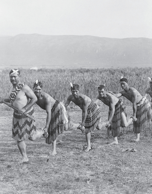 The Maori people historically believed in makutu or witchcraft The group of - photo 6