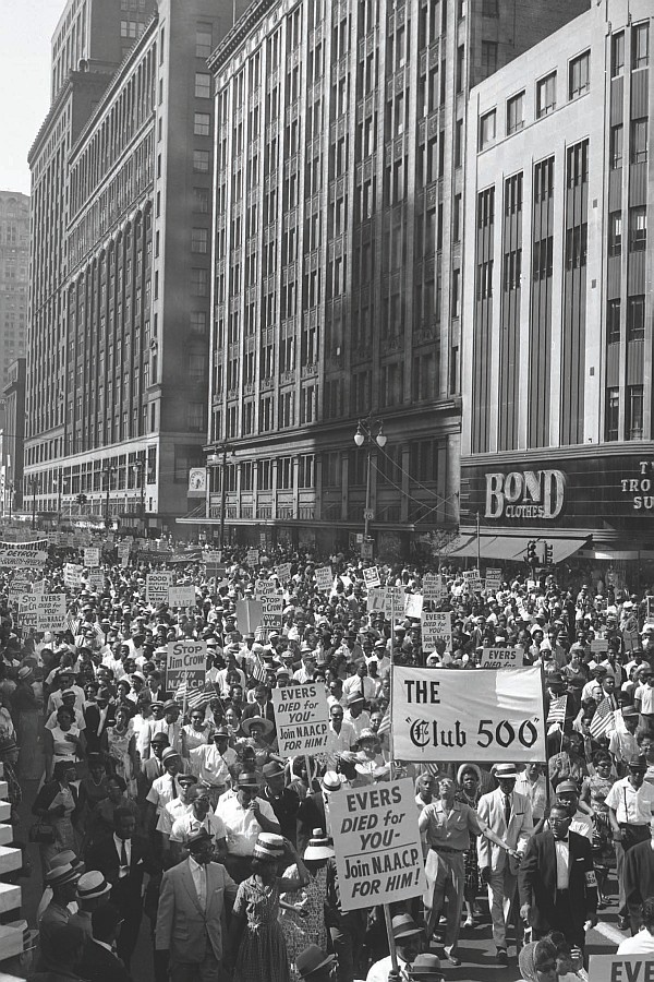 In June 1963 over one hundred thousand people marched in the Detroit Walk to - photo 2