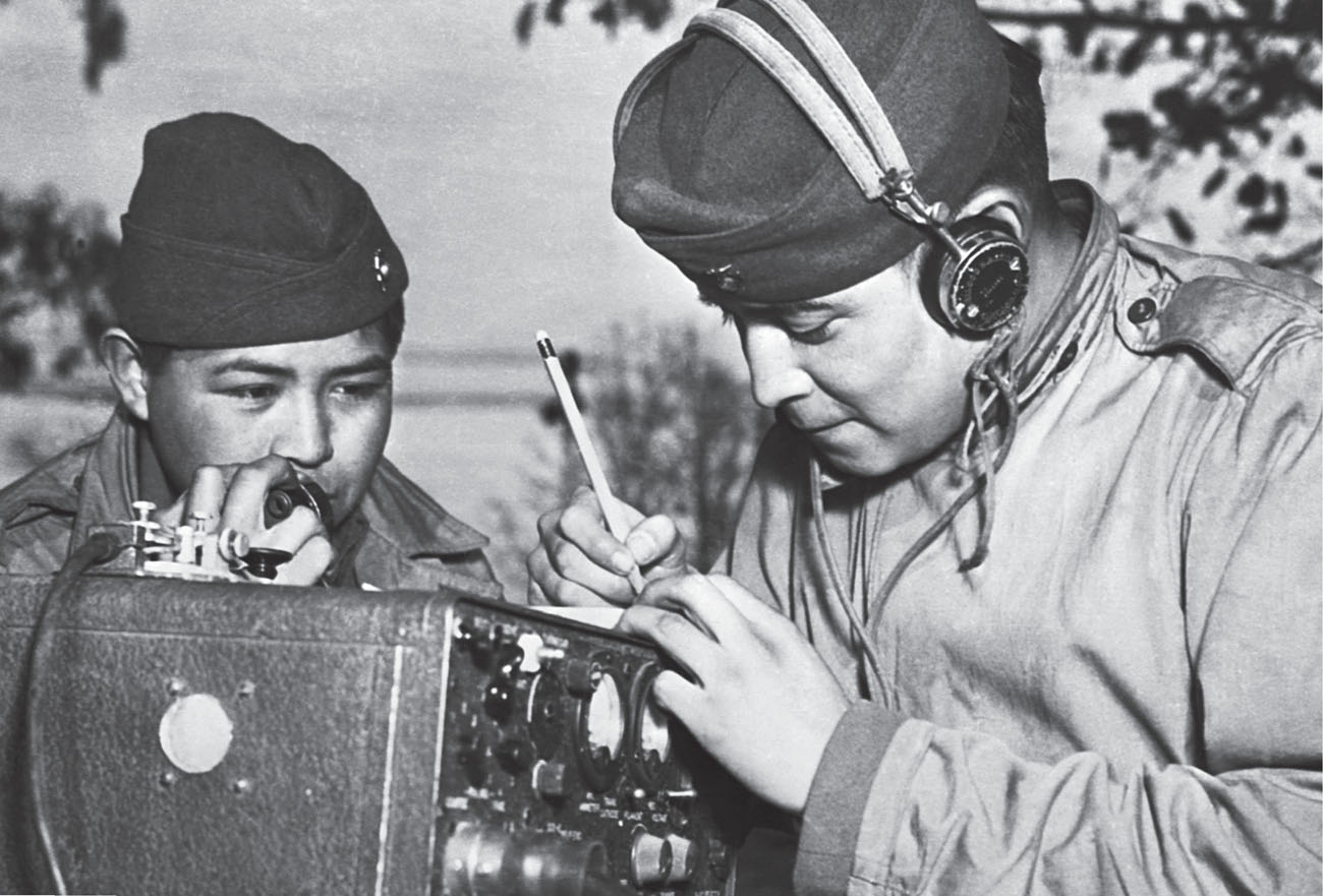 Navajo code talkers sent their messages over radiosThe Navajo code consisted - photo 10