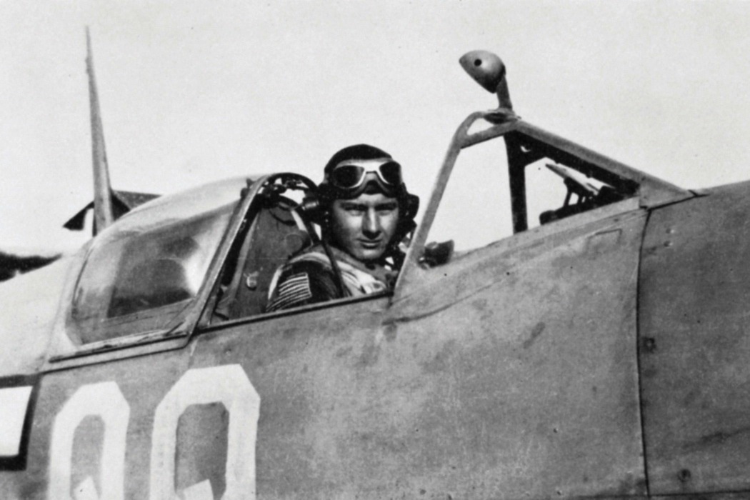 Bob Hoover Photo Bob Hoover in the cockpit of a Spitfire1942 Hoover graduated - photo 3