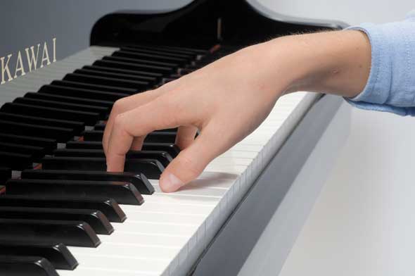 Photo 3 When you play the keys on the keyboard use the tips of your fingers - photo 13