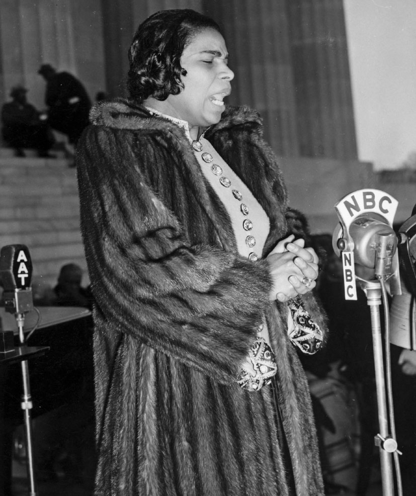 Marian Anderson sings before seventy-five thousand people at the Lincoln - photo 9