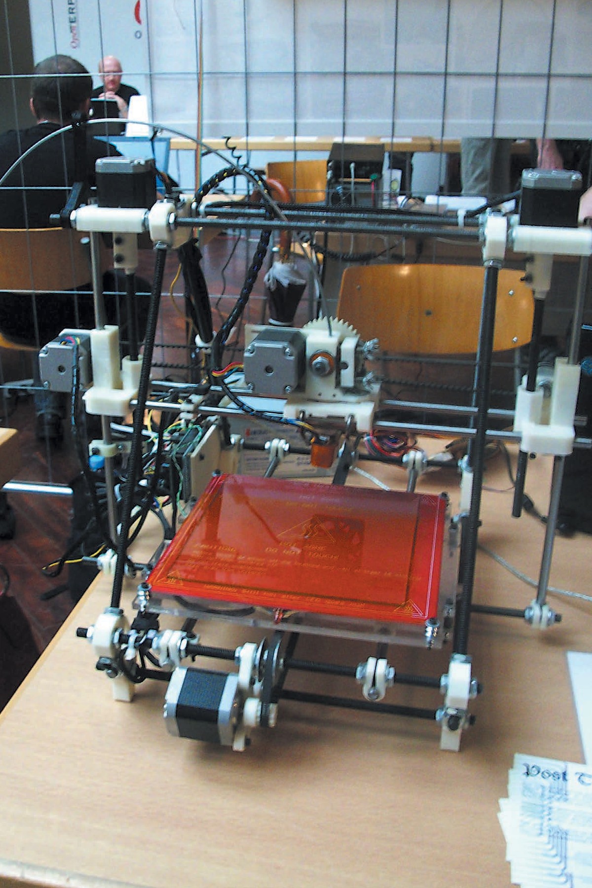 Opposite This 3D printer is ready for work at a conference for free software - photo 4