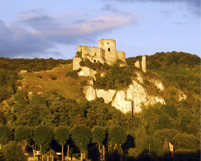 Chteau Gaillard General Facts There are around 1500 castle sites in England - photo 3