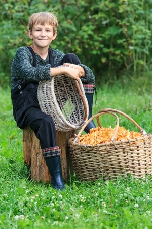 In England wicker baskets were thosebaskets which were made from Willows The - photo 7