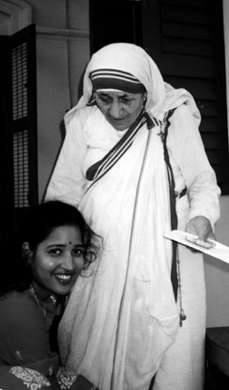 Author Ruma Bose with Mother Teresa Calcutta 1992 MOTHER TERESA CEO - photo 1