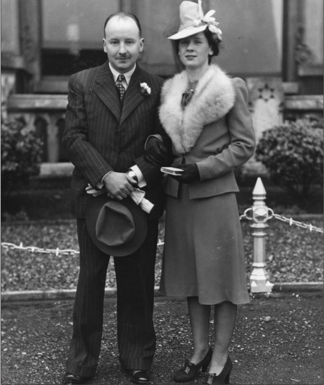 Imelda and Arthur Gilligan on the day of their wedding in Dun Laoghaire - photo 1