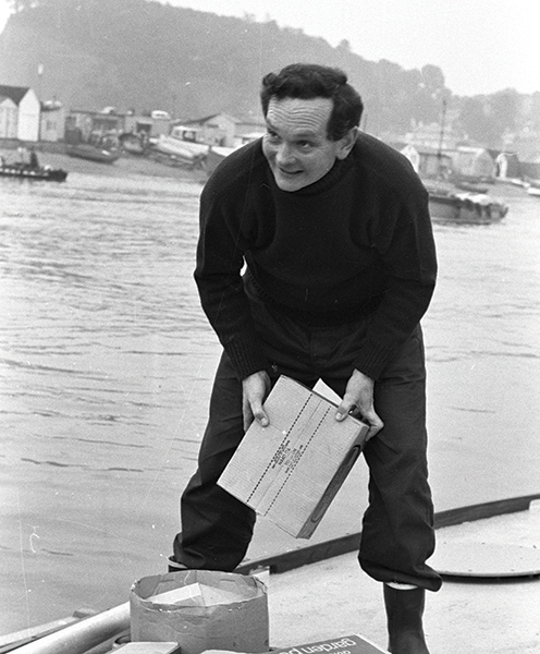 Crowhurst on board as helpers rush to get everything ready just three days - photo 20