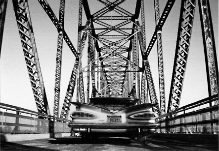 Vintage postcard featuring the Chain of Rocks Bridge over the Mississippi - photo 3