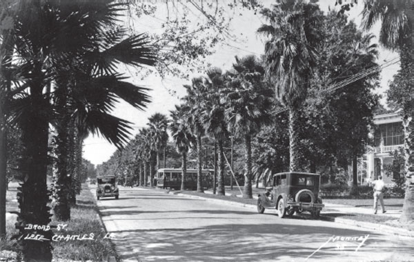 A 1920s view of palm-lined Broad Street with the Kirkman streetcar in the - photo 4