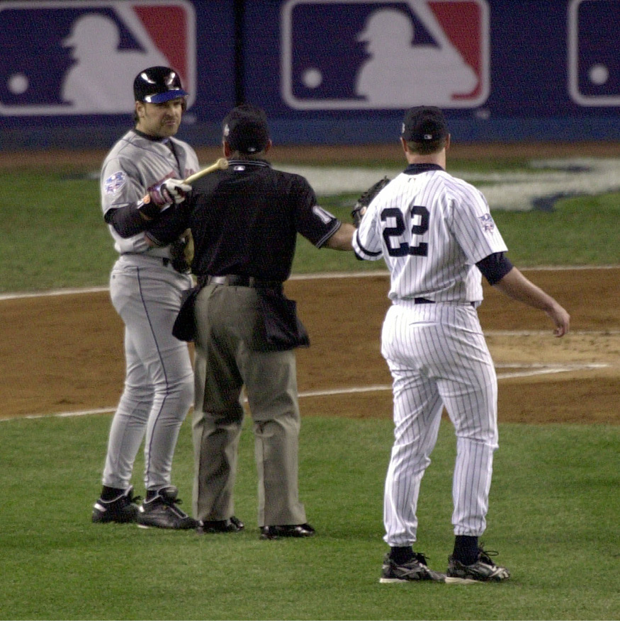 Umpire Charlie Reliford separates Mike Piazza and Roger Clemens during game 2 - photo 16