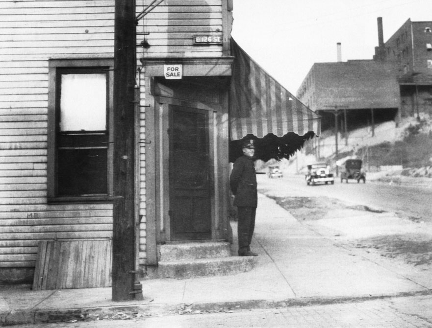 A Murray Hill murder scene during the Corn Sugar Wars summer 1930 One of the - photo 7