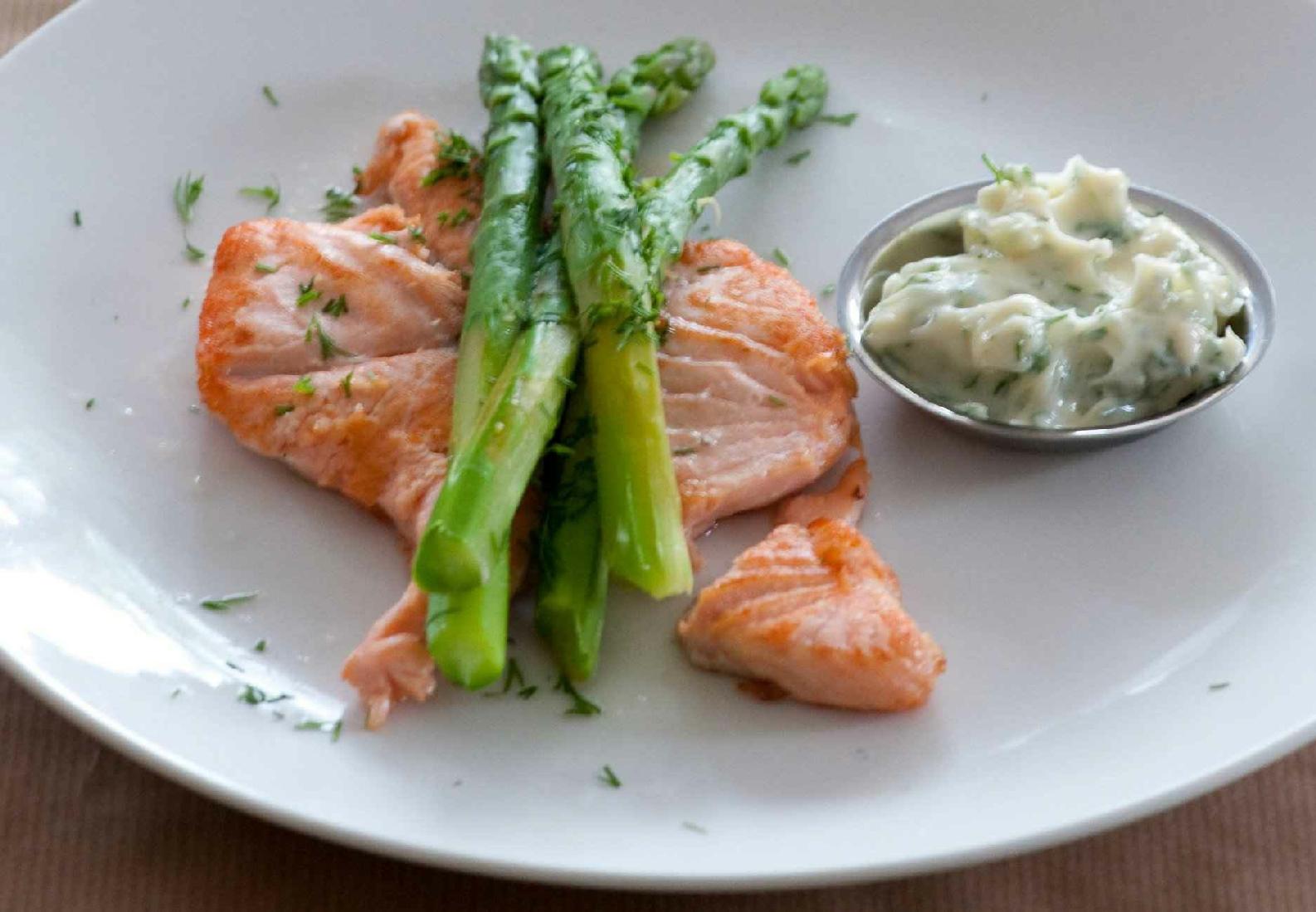 Easy Salmon and Asparagus Meal Salmon and asparagus go great together Put it - photo 4