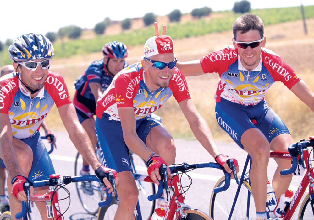 Larking about with Bobby Julich left and Nico Mattan right 1999 Vuelta a - photo 13