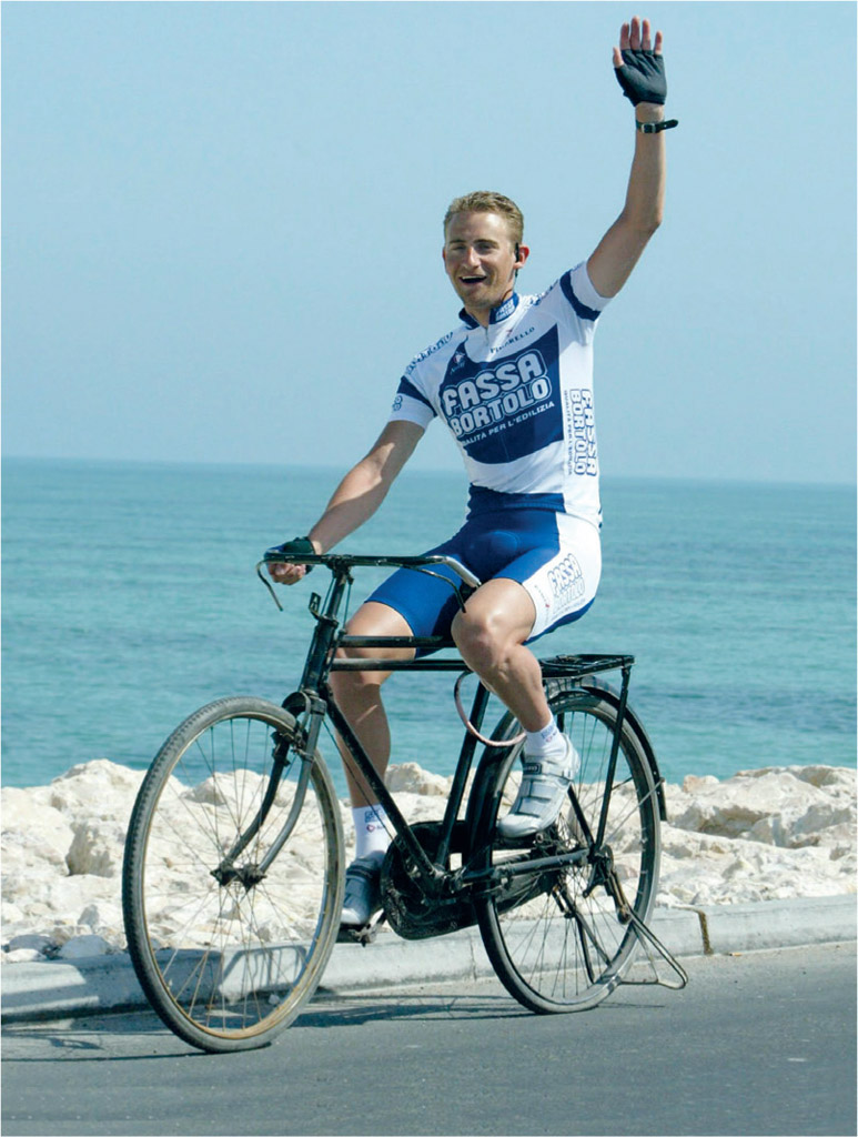 Having a laugh on an old bike at the 2004 Tour of Qatar Outside the court in - photo 21