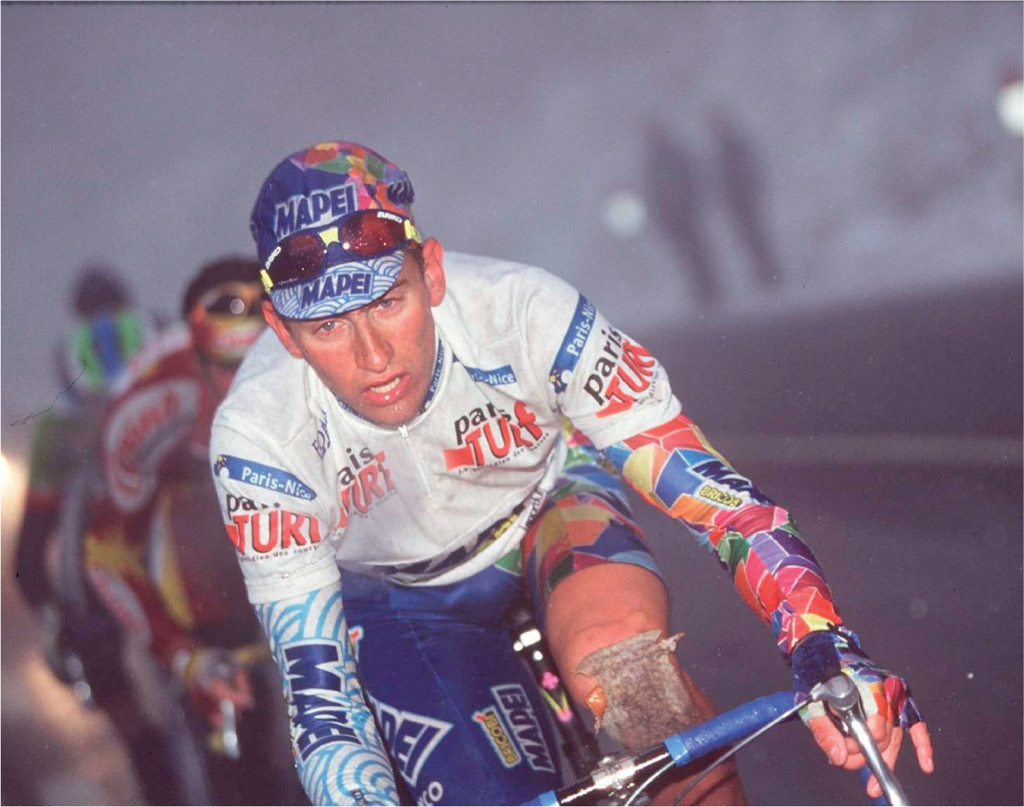 Making light work of the snow on the Col de la Rpublique 1998 ParisNice - photo 10