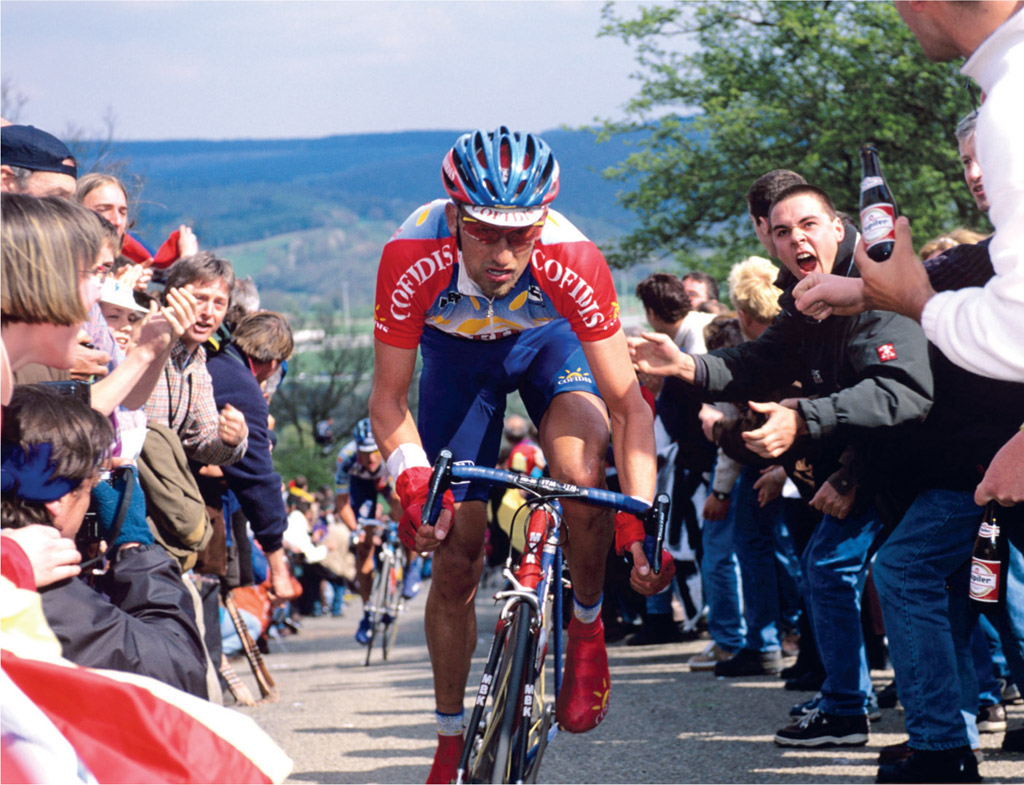 Parting the crowd on La Redoute on the way to a landmark LigeBastogneLige win - photo 11