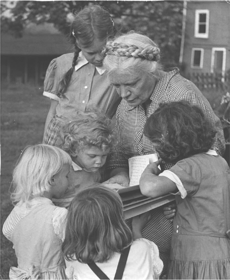 Dorothy Day with her grandchildren 1950s Copyright 2010 by Marquette - photo 2