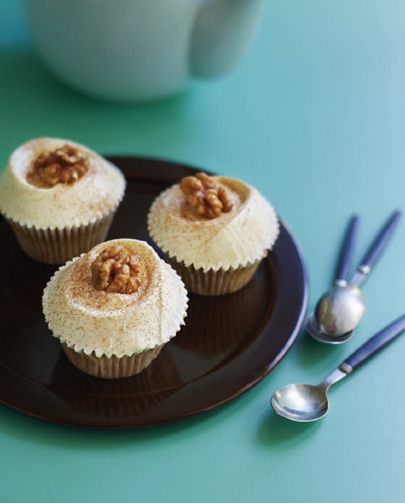 APPLE AND WALNUT CUPCAKES The apples in these cupcakes make the sponge really - photo 3