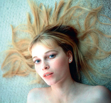 Mia Farrow looking suitably wistful and pale in 1964 DORY PREVIN found - photo 3