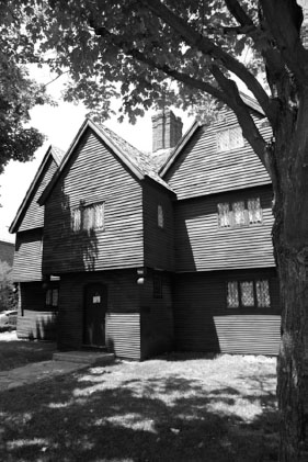 The Witch House residence of Judge Jonathan Corwin Patrick Stanbro - photo 4