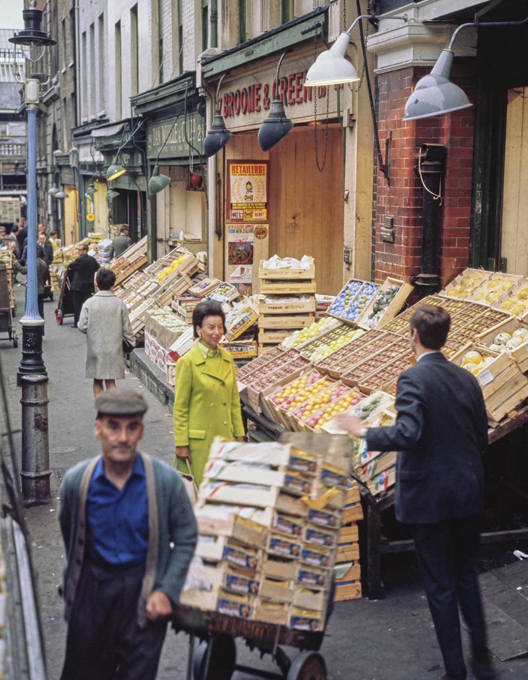 A fruiterers shop on James Street near Covent Garden in c1965 LIGHT - photo 4