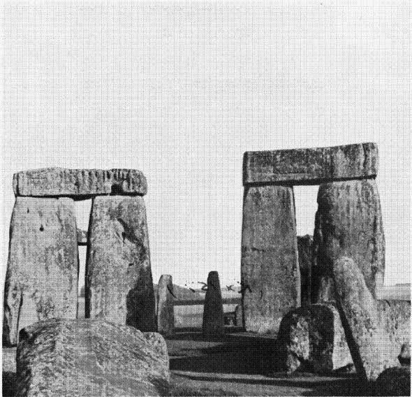 Photo TD Kendrick STONEHENGE A VIEW SOUTH-EASTWARD FROM THE CENTRE The two - photo 4