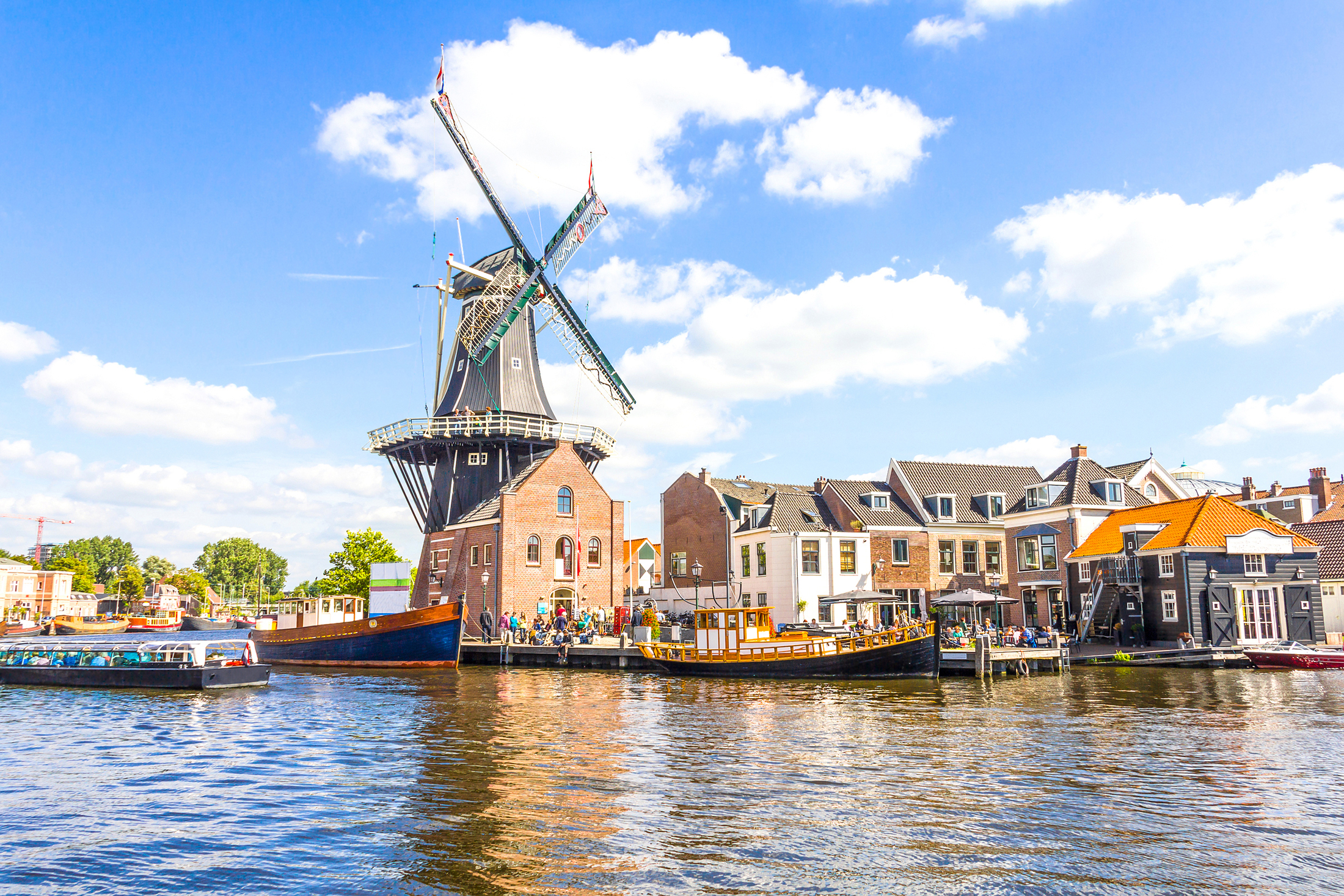 TRAVEL-FRSHUTTERSTOCK The Dutch capital has more canals than Venice - photo 10