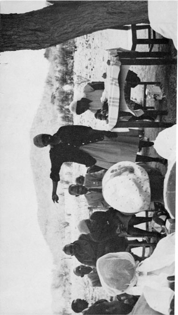 Master farmers and their wives discuss modern farming techniques in the Shoko - photo 3