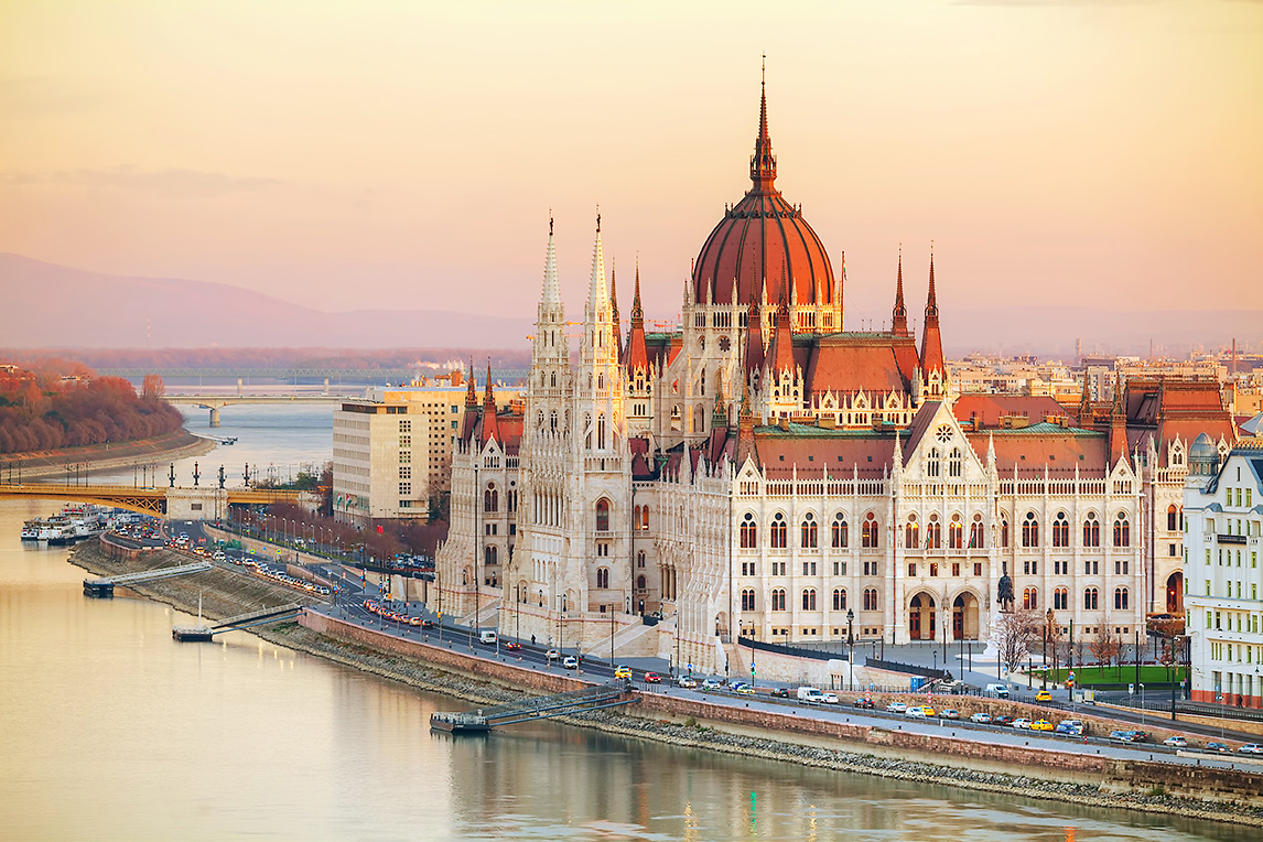 PHOTOUA SHUTTERSTOCK Budapest Top Experiences SERGIO DELLE VEDOVE - photo 10