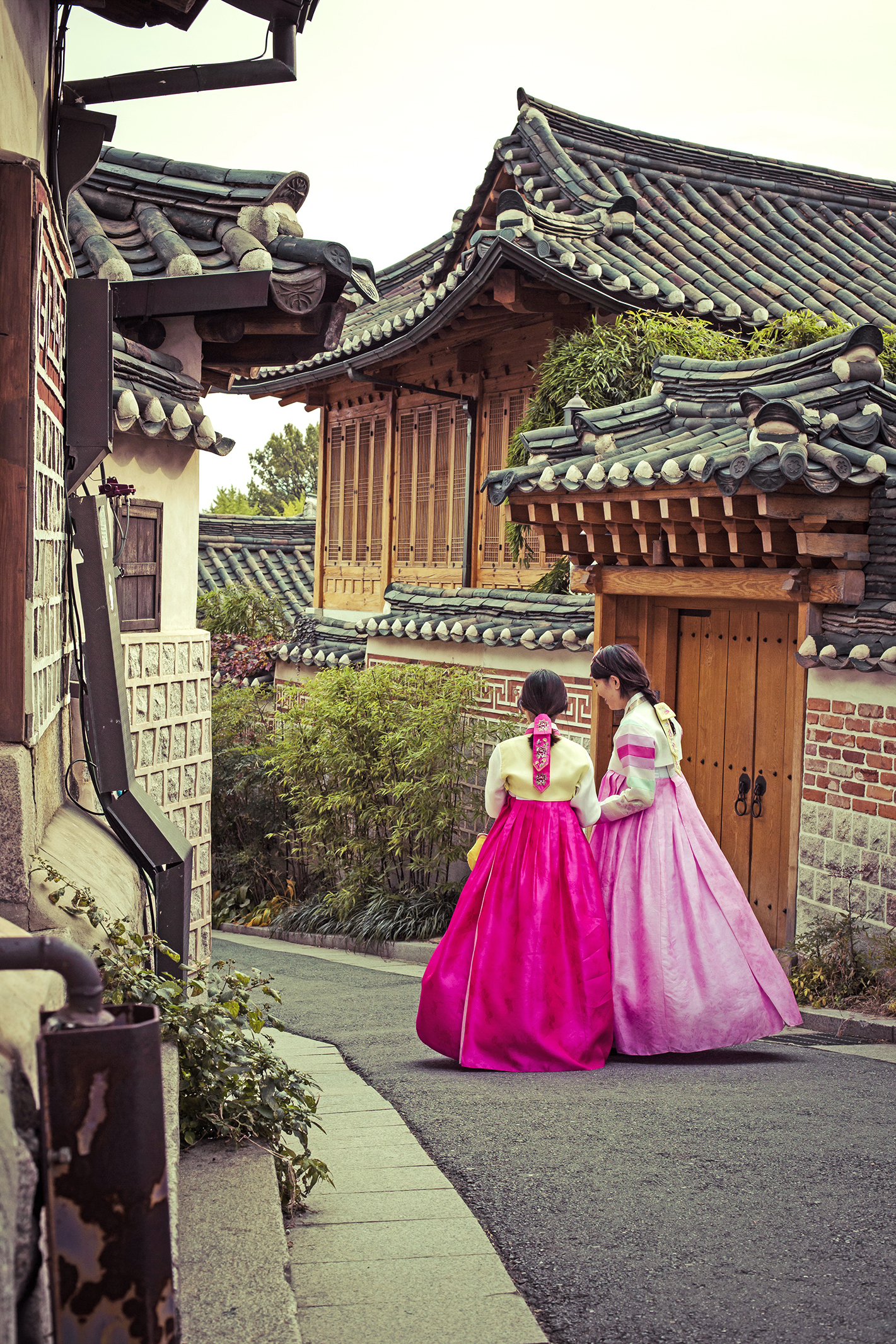 CURIOSOSHUTTERSTOCK Make Like Royalty Peek into the lives of Korean royalty - photo 7