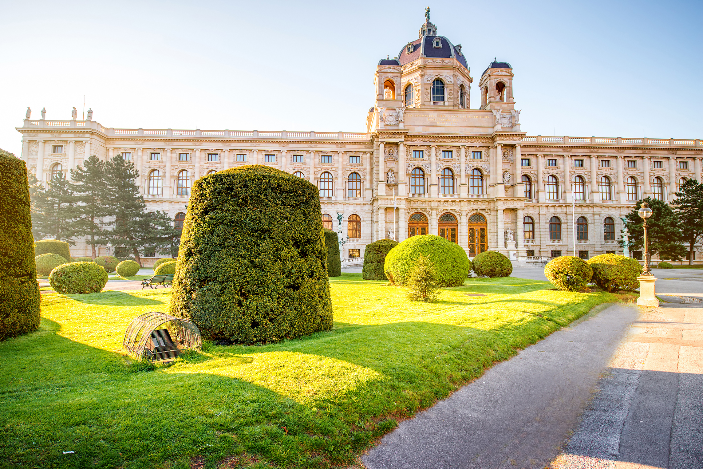 ROSSHELENSHUTTERSTOCK Vienna Top Experiences Six-and-a-half centuries of - photo 4