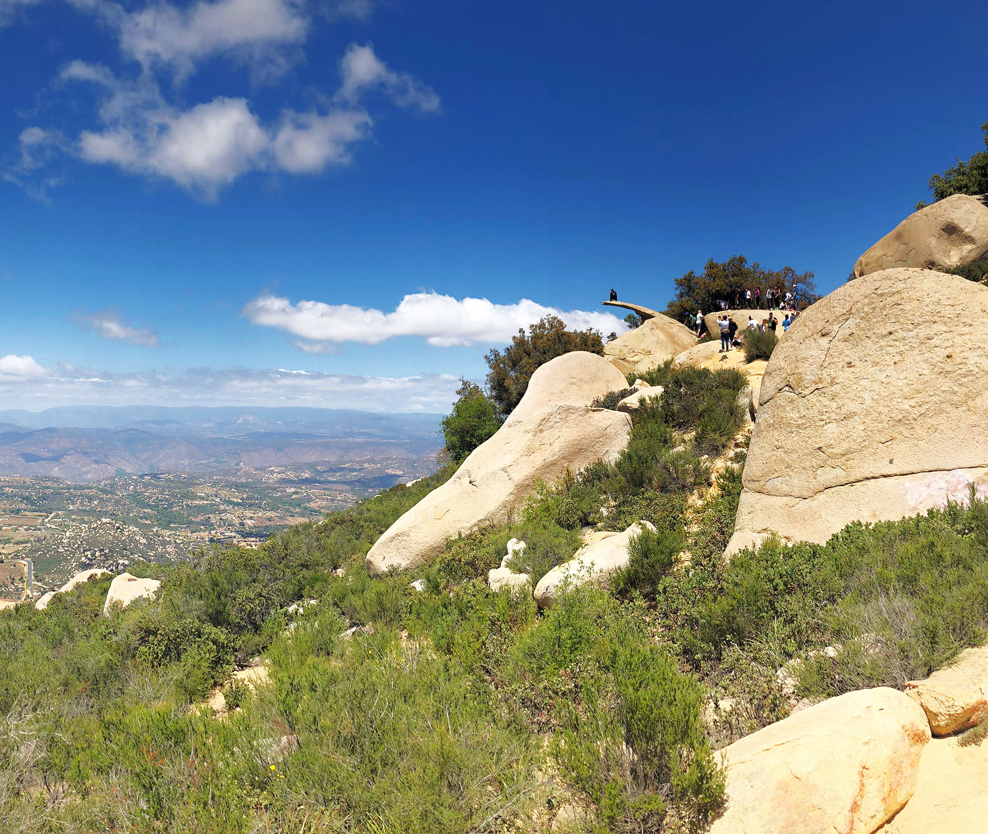 Best For RICHARD BIZICKSHUTTERSTOCK g BIG VIEWS From rugged cliffside - photo 13