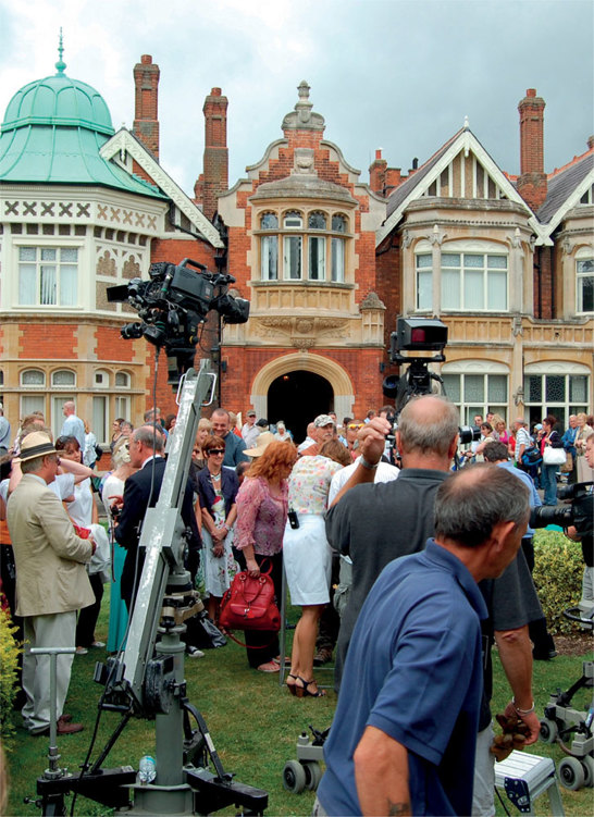 When the popular BBC television series Antiques Roadshow filmed editions at - photo 3