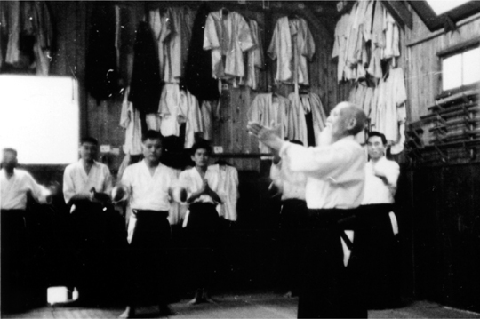 The Founder teaching in the Manseikan Honbu Dojo in October of 1963 The - photo 10