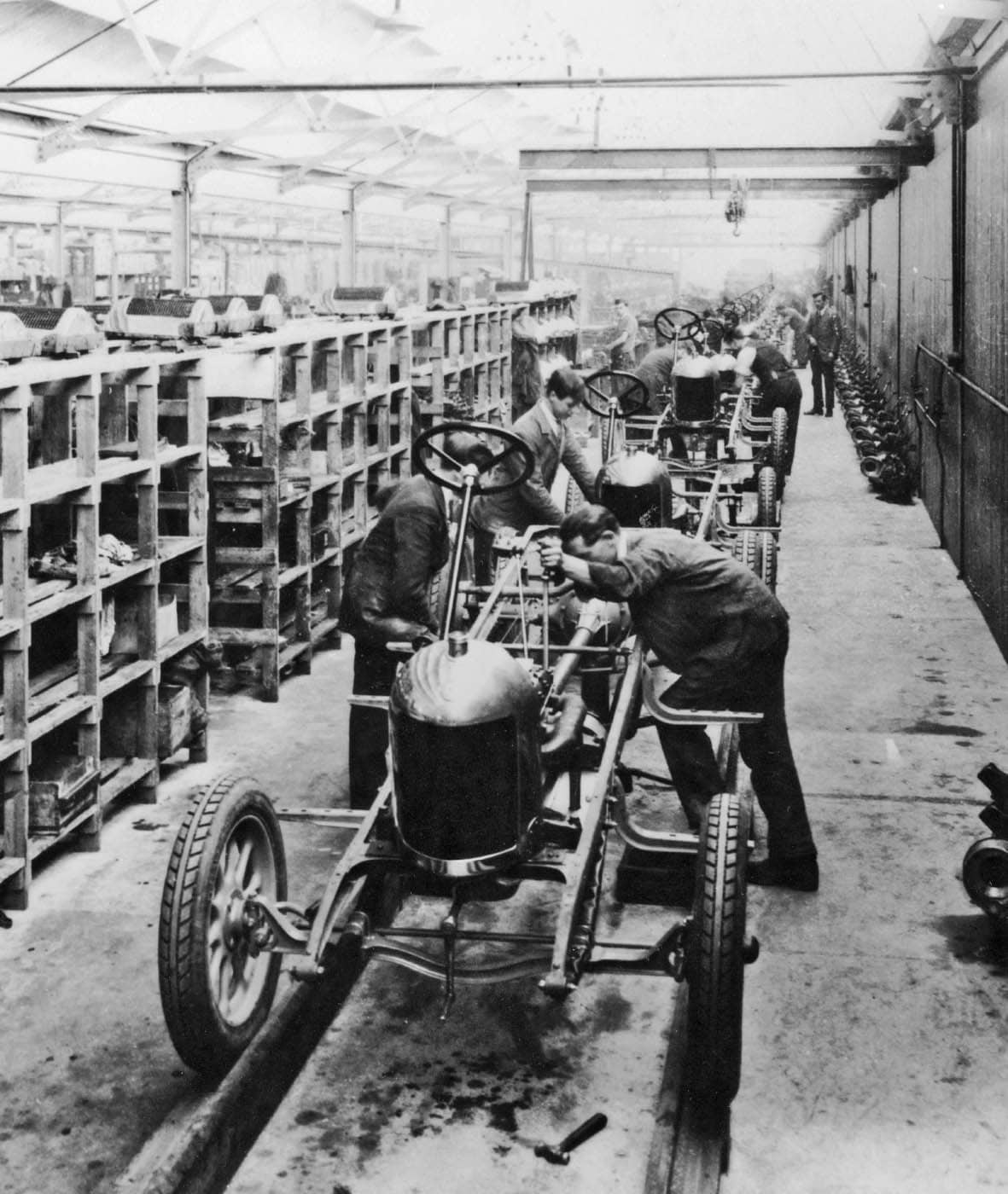 The assembly line for the Morris Bullnose Oxfordshire 1925 CHAPTER 1 MORRIS - photo 8