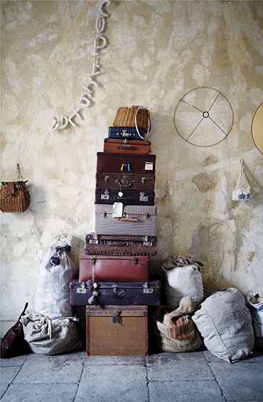 Hidden treasure When these homeowners removed wallpaper in their apartment - photo 8