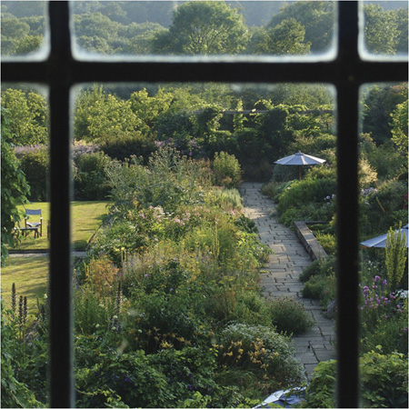 FAR LEFT The West Garden at Gravetye Manor in July 2005 FIRST PUBLISHED IN - photo 5