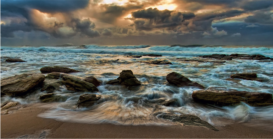 Stormy waters Shelly Beach KwaZulu-Natal Helgard du Preez Waves - photo 4