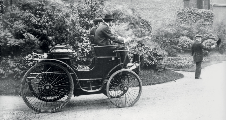 Charles Rolls in a Peugeot with a man walking in front with a red flag as the - photo 9